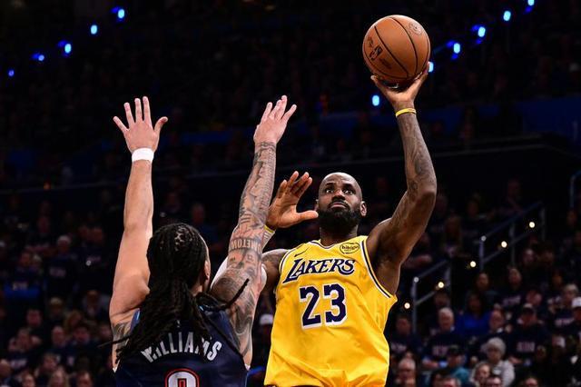 开云APP-NBA季后赛｜湖人再度不敌雷霆，赛后全队找裁判理论
